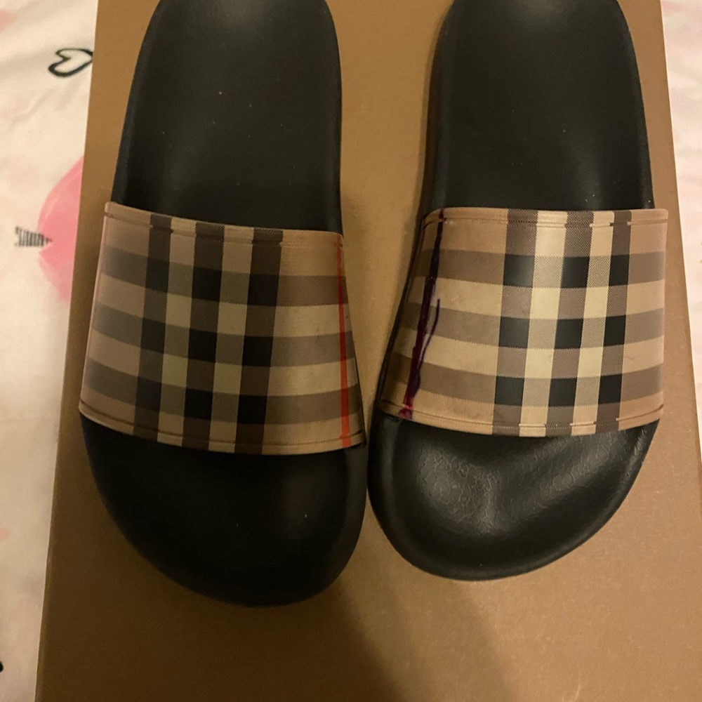 Toddler’s Burberry Slides